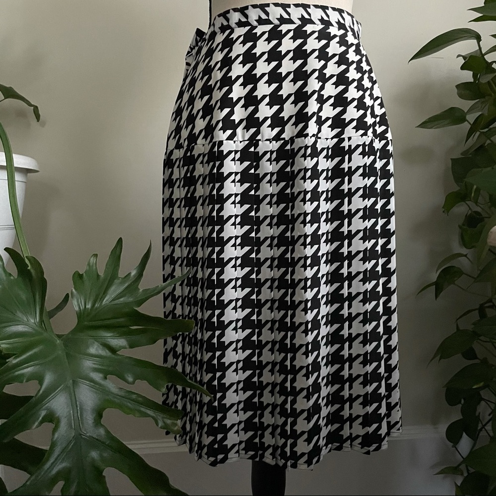 Jacqueline Ferrar Houndstooth Pleated Skirt